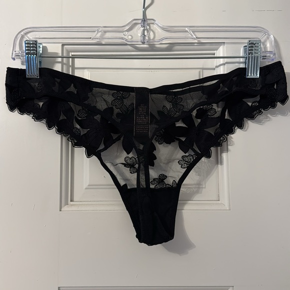 Victoria’s Secret Very Sexy matching bra and thong set - Picture 7 of 8